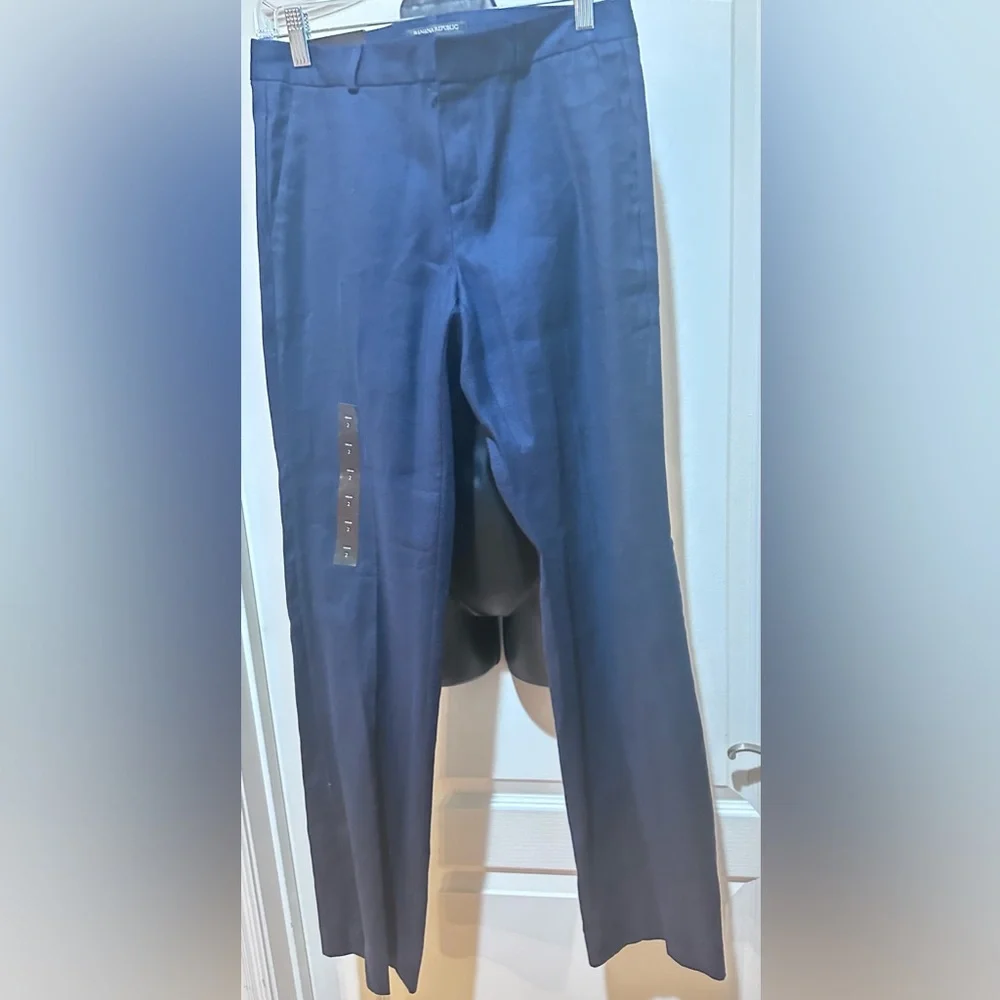 NWT Banana republic “Logan” blue linen pants size 2